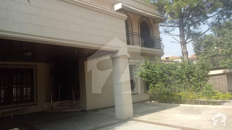 1 Kanal House is  Available  For Rent