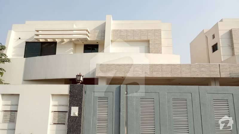 ONE KANAL COST PRICE BUNGALOW FOR SALE NEAR FACING PARK