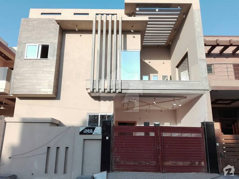 ماڈل سٹی ون کینال روڈ فیصل آباد میں 3 کمروں کا 5 مرلہ مکان 1 کروڑ میں برائے فروخت۔