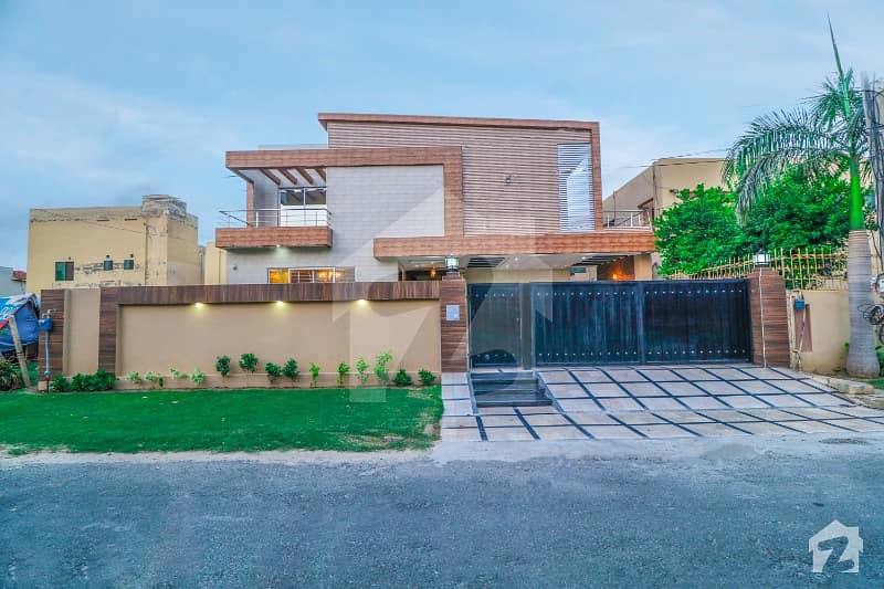 Modern 1 Kanal Superb Solid Owner Build Bungalow For Sale