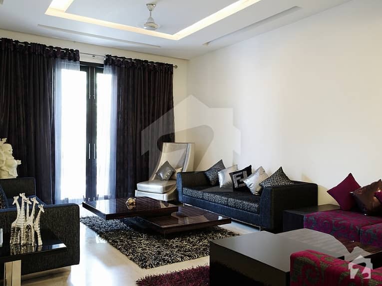نیوی ہاؤسنگ سکیم کارساز کراچی میں 5 کمروں کا 14 مرلہ مکان 9 کروڑ میں برائے فروخت۔