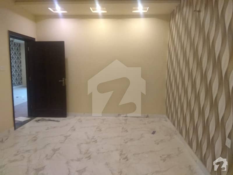5 marla house for rent in model city at very resonable price outstanding construction and map having 4 beds 4 washrooms drawing room and very near to park