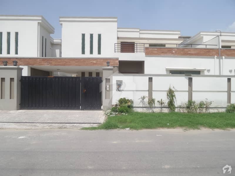 پی اے ایف فالکن کمپلیکس گلبرگ لاہور میں 4 کمروں کا 14 مرلہ مکان 3. 6 کروڑ میں برائے فروخت۔