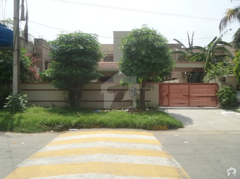 پی اے ایف فالکن کمپلیکس گلبرگ لاہور میں 5 کمروں کا 1 کنال مکان 5. 95 کروڑ میں برائے فروخت۔