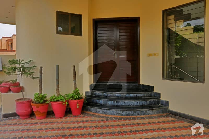 Dha Phase 8 Air Avenue - 10 Marla 5 Bed Corner House For Sale