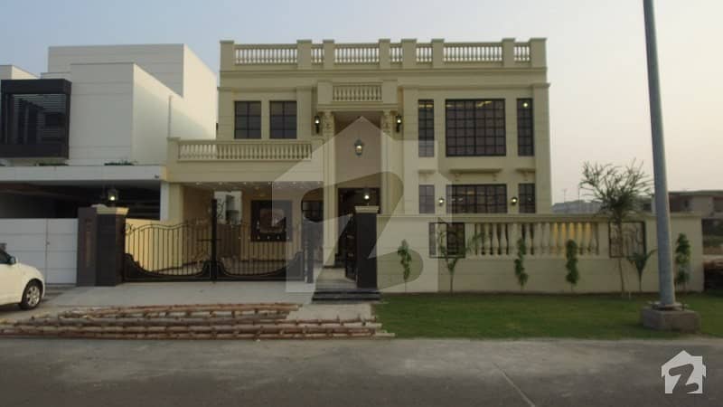 ڈی ایچ اے فیز 6 - بلاک ایم فیز 6 ڈیفنس (ڈی ایچ اے) لاہور میں 5 کمروں کا 1 کنال مکان 4.9 کروڑ میں برائے فروخت۔
