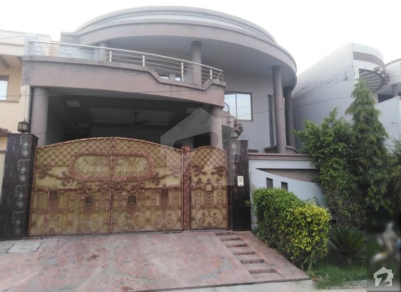 سعید کالونی فیصل آباد میں 13 مرلہ مکان 3. 25 کروڑ میں برائے فروخت۔