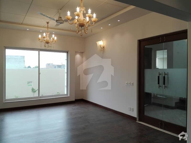 عبداللہ گارڈنز ایسٹ کینال روڈ کینال روڈ فیصل آباد میں 5 کمروں کا 16 مرلہ مکان 5.5 کروڑ میں برائے فروخت۔