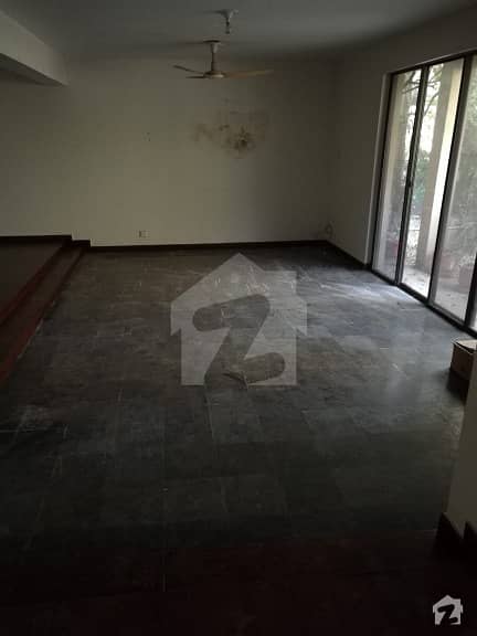 1 Kanal House Prime Location Cantt Lahore