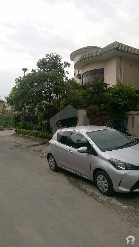 100x180 Main Margalla Road Plot For Sale At F-8/3