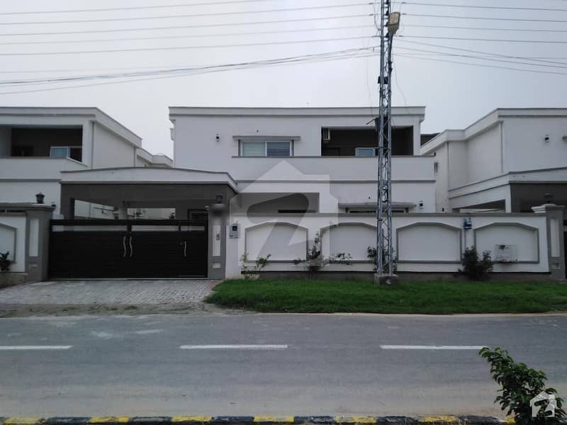 پی اے ایف فالکن کمپلیکس گلبرگ لاہور میں 5 کمروں کا 1 کنال مکان 5. 85 کروڑ میں برائے فروخت۔
