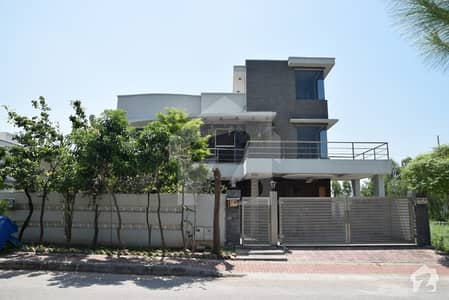 بحریہ ٹاؤن فیز 3 بحریہ ٹاؤن راولپنڈی راولپنڈی میں 6 کمروں کا 1 کنال مکان 3.4 کروڑ میں برائے فروخت۔ بحریہ ٹاؤن فیز 3 بحریہ ٹاؤن راولپنڈی راولپنڈی میں 6 کمروں کا 1 کنال مکان 3.4 کروڑ میں برائے فروخت۔