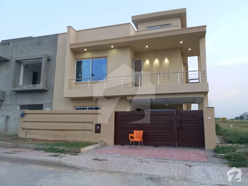 10 Marla Brand New House With Gas For Rent