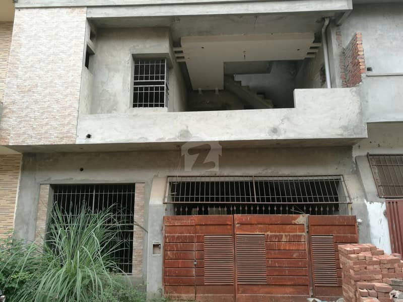 جوہر ٹاؤن فیز 1 - بلاک ڈی جوہر ٹاؤن فیز 1 جوہر ٹاؤن لاہور میں 7 کمروں کا 5 مرلہ مکان 80 لاکھ میں برائے فروخت۔