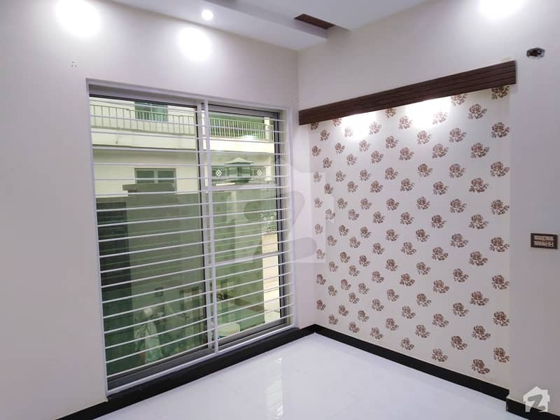 گارڈن ٹاؤن لاہور میں 5 کمروں کا 2 کنال مکان 8 کروڑ میں برائے فروخت۔