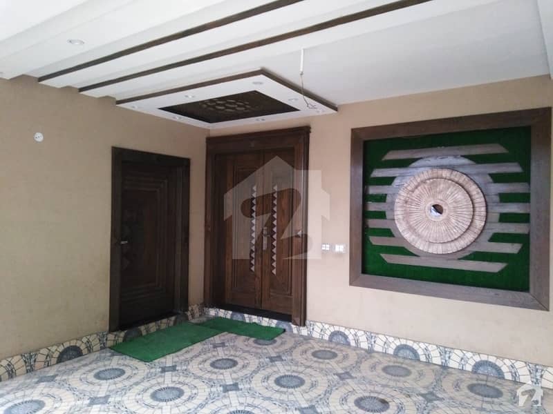 گارڈن ٹاؤن لاہور میں 6 کمروں کا 2 کنال مکان 10 کروڑ میں برائے فروخت۔