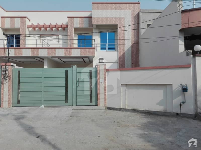 خیابانِ کالونی فیصل آباد میں 10 مرلہ مکان 1. 5 کروڑ میں برائے فروخت۔