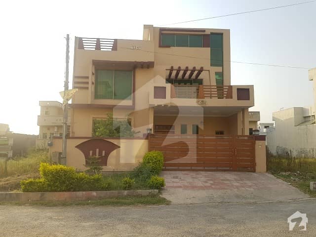 B17 Islamabad Block B Double Storey House For Sale Size 10 Marla Beautiful House