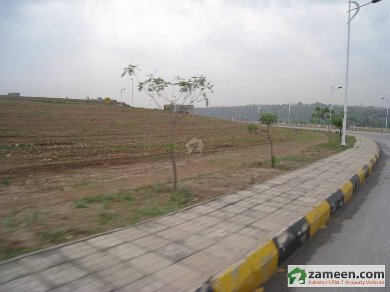 10 Marla Fabulous Location Plot For Sale In Block A Phase 8