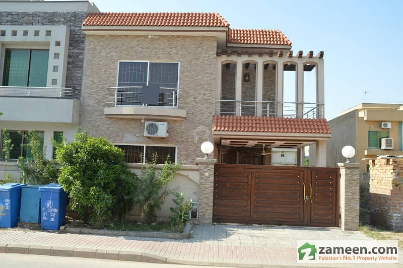 10 Marla 5 Beds Great Location House For Sale In Bahria Phase 3
