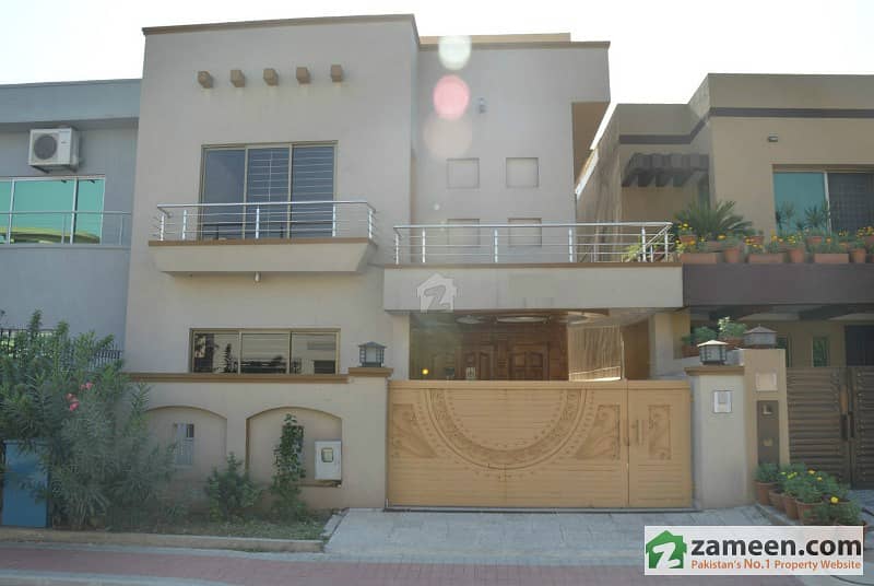 Beautiful And Exclusive 5 Bed 10 Marla House For Sale At Very Low Price