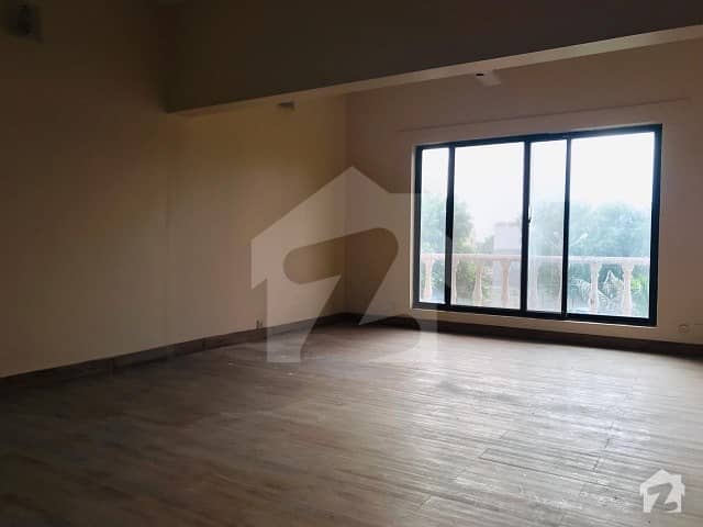 Sea View Apartment  2300 Sq Ft Extended Renovated Flat Is Available For Sale