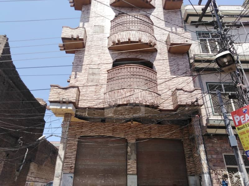 فقیر آباد روڈ پشاور میں 4 مرلہ عمارت 2.5 کروڑ میں برائے فروخت۔