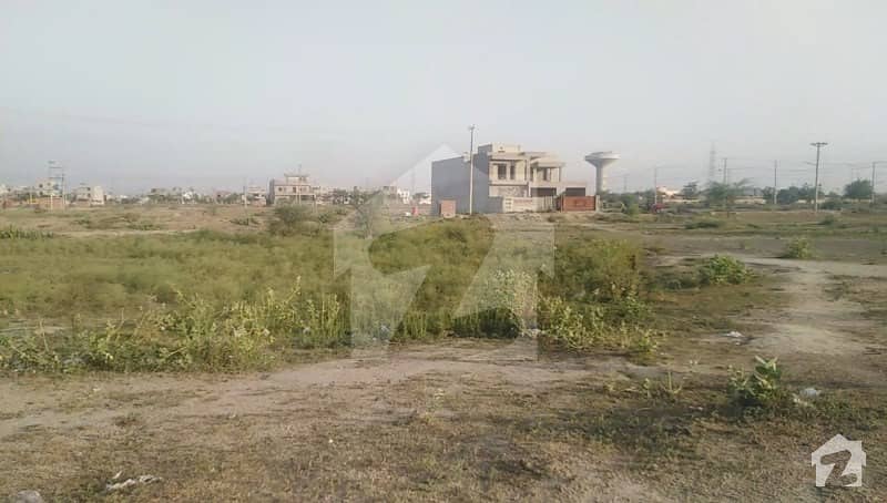 01 Kanal Pair Plots Available To 120 Feet Wide Road Is Available For Sale