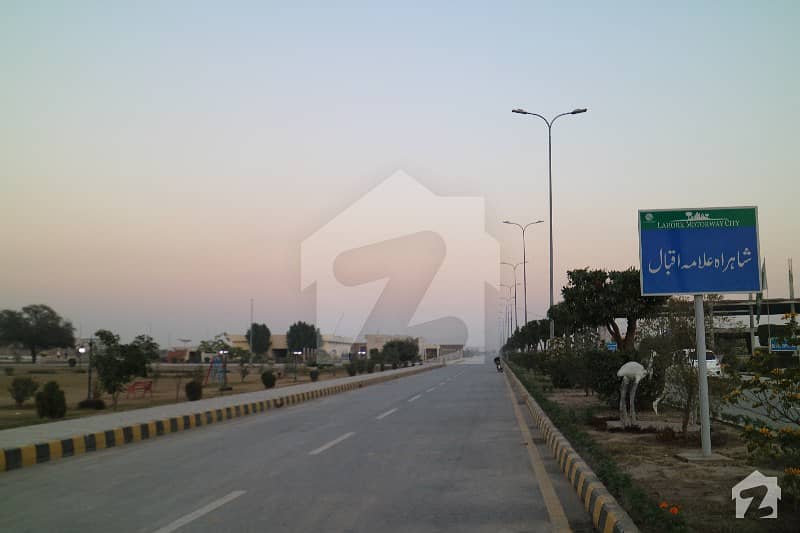 لاھور موٹروے سٹی لاہور میں 5 مرلہ رہائشی پلاٹ 12.5 لاکھ میں برائے فروخت۔