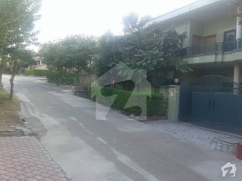 House For Sale Beautiful Location Of Airport Housing Society - Sector 3