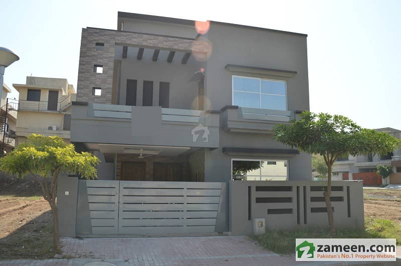 5 Bed - 10 Marla House For Sale in Phase-2