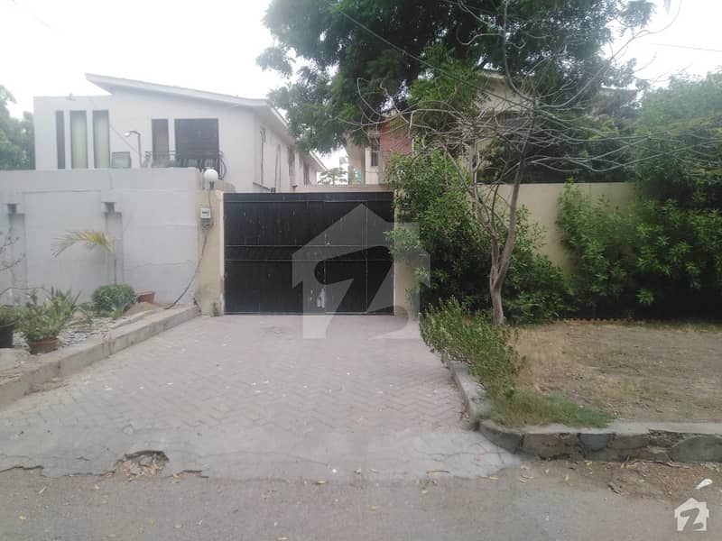 Commercial Bungalow Available For Rent