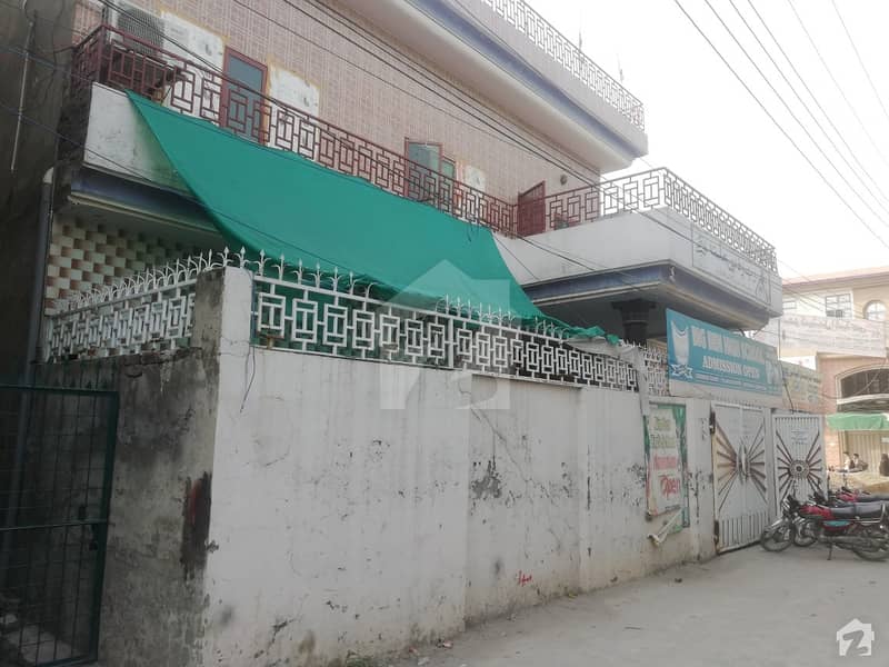 فتح گڑھ لاہور میں 6 کمروں کا 12 مرلہ مکان 1.8 کروڑ میں برائے فروخت۔
