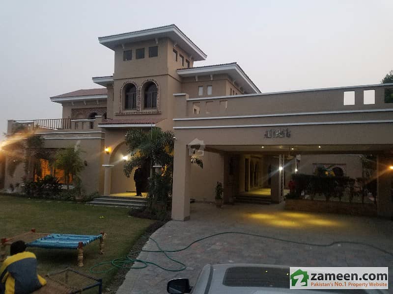 4 Kanal Out Class Bungalow For Sale In Paragon City