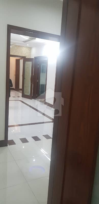 پی آئی اے ہاؤسنگ سکیم ۔ بلاک سی پی آئی اے ہاؤسنگ سکیم لاہور میں 5 کمروں کا 10 مرلہ مکان 2.25 کروڑ میں برائے فروخت۔