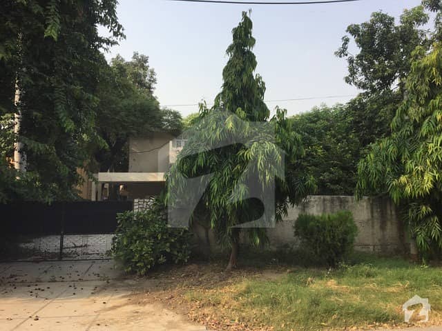 32 Marla 04 Bed Old House For Sale Near Park In Main Meera Khan Road