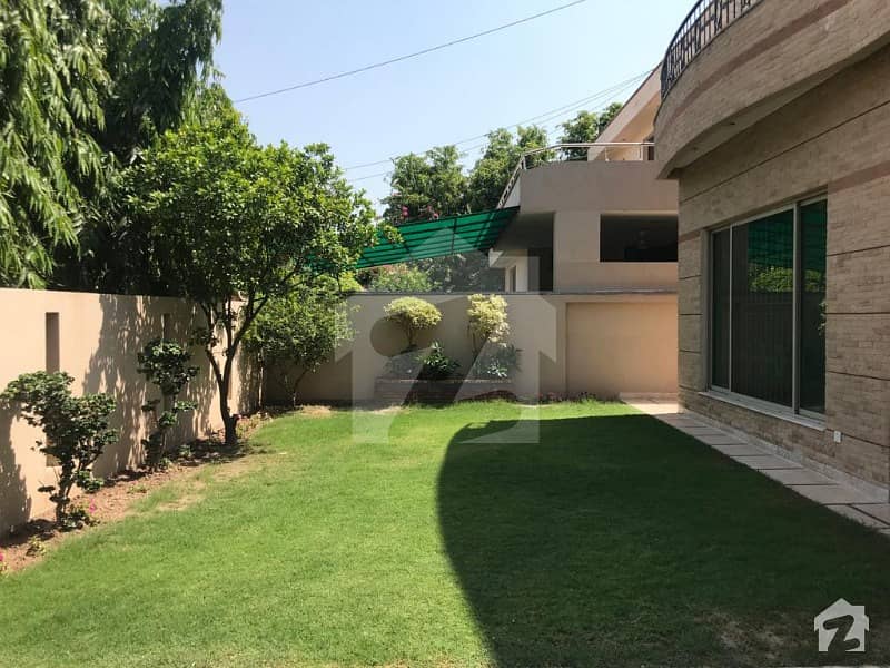 1 kanal Proper Double unit 4 Bedroom House near to packages Mall