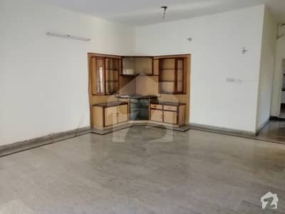 پی جی ای سی ایچ ایس فیز 1 پنجاب گورنمنٹ ایمپلائیز سوسائٹی لاہور میں 3 کمروں کا 1 کنال بالائی پورشن 45 ہزار میں کرایہ پر دستیاب ہے۔ پی جی ای سی ایچ ایس فیز 1 پنجاب گورنمنٹ ایمپلائیز سوسائٹی لاہور میں 3 کمروں کا 1 کنال بالائی پورشن 45 ہزار میں کرایہ پر دستیاب ہے۔