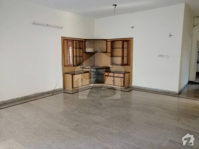 1 Kanal Best Portion For Rent With Separate Gate In Punjab Society Phase 1 Very Close To Main Road