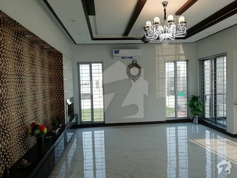 ڈی ایچ اے فیز 5 ڈیفنس (ڈی ایچ اے) لاہور میں 5 کمروں کا 1 کنال مکان 1.55 لاکھ میں کرایہ پر دستیاب ہے۔