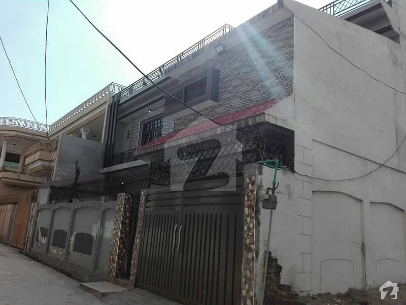 تیمور چوک گجرات میں 5 کمروں کا 8 مرلہ مکان 1. 5 کروڑ میں برائے فروخت۔