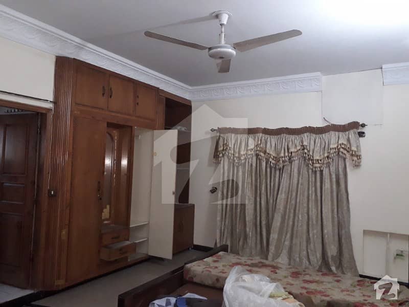 i8   2 Bedrooms upper portion or Besment For small Family