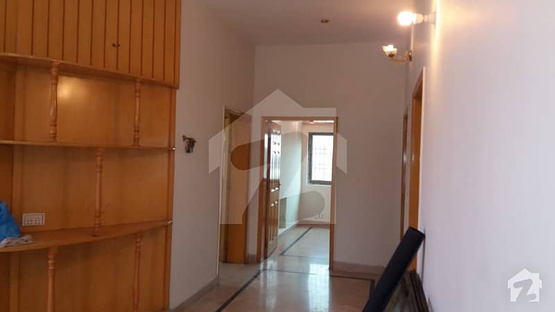 1 Kanal Upper Portion For Rent In Phase 4 Block AA