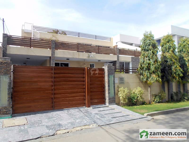 1 Kanal Double Storey Semi Commercial House Is Available For Sale