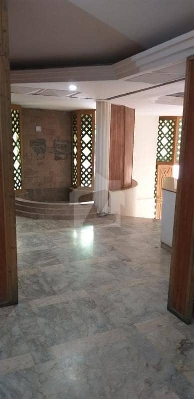 گارڈن ٹاؤن - ابو بھکر بلاک گارڈن ٹاؤن لاہور میں 5 کمروں کا 1.5 کنال مکان 2.5 لاکھ میں کرایہ پر دستیاب ہے۔