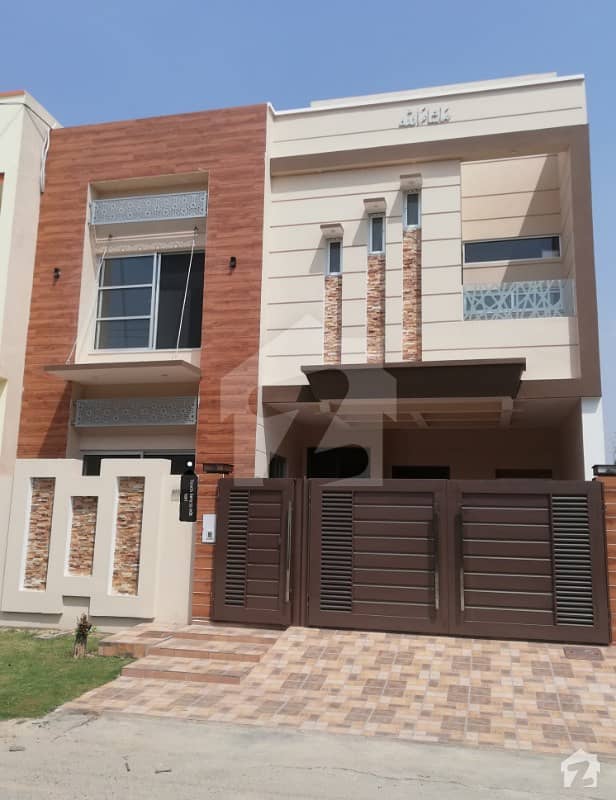 7 Marla Brand New House For Sale At Attractive Location