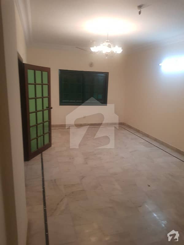 In Clifton 2300  Square Feet Flat For Sale