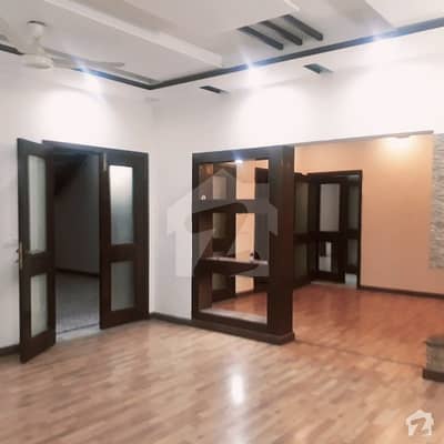 ڈی ایچ اے فیز 6 ڈیفنس (ڈی ایچ اے) لاہور میں 5 کمروں کا 1 کنال مکان 1.8 لاکھ میں کرایہ پر دستیاب ہے۔ ڈی ایچ اے فیز 6 ڈیفنس (ڈی ایچ اے) لاہور میں 5 کمروں کا 1 کنال مکان 1.8 لاکھ میں کرایہ پر دستیاب ہے۔