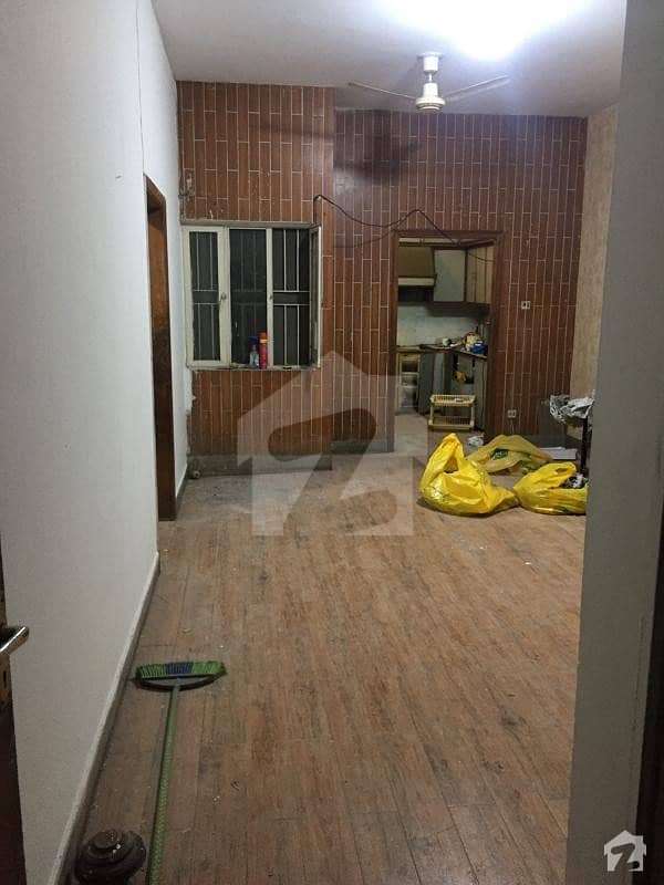 3 Bed Upper Portion For Rent In Muslim Town Near Metro Bus Station