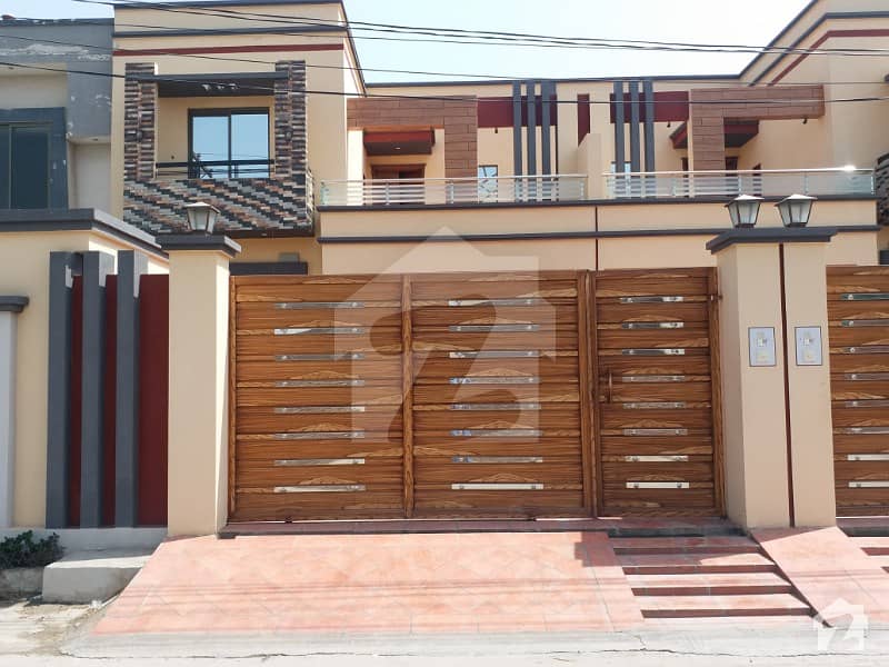 ال سکینہ ولاز بوسان روڈ ملتان میں 4 کمروں کا 10 مرلہ مکان 1.3 کروڑ میں برائے فروخت۔